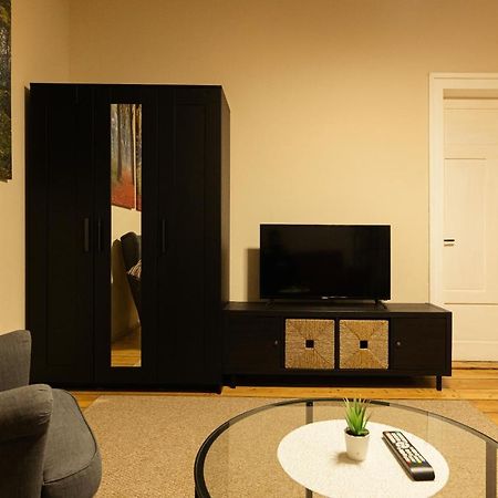 Chic Apartment In Historical City Center ทิมิชัวรา ภายนอก รูปภาพ