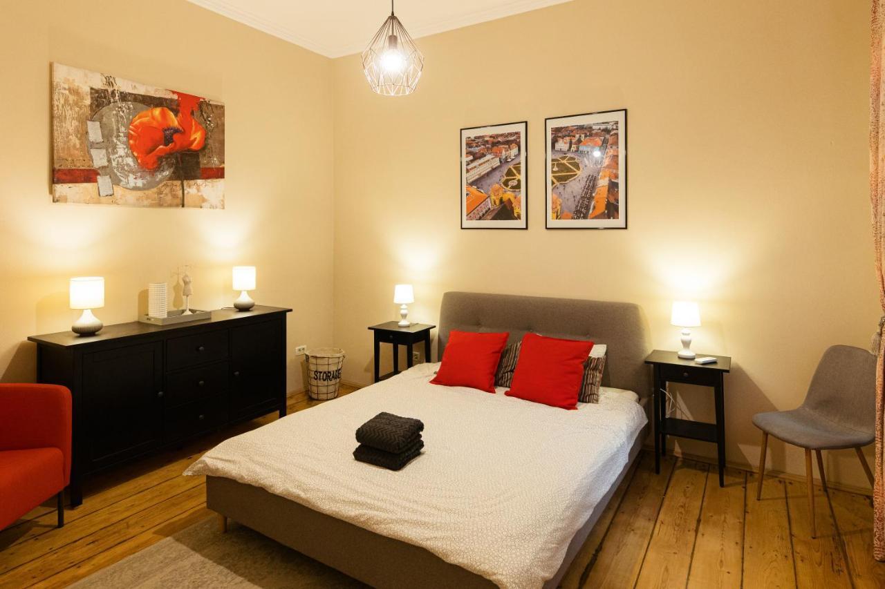 Chic Apartment In Historical City Center ทิมิชัวรา ภายนอก รูปภาพ