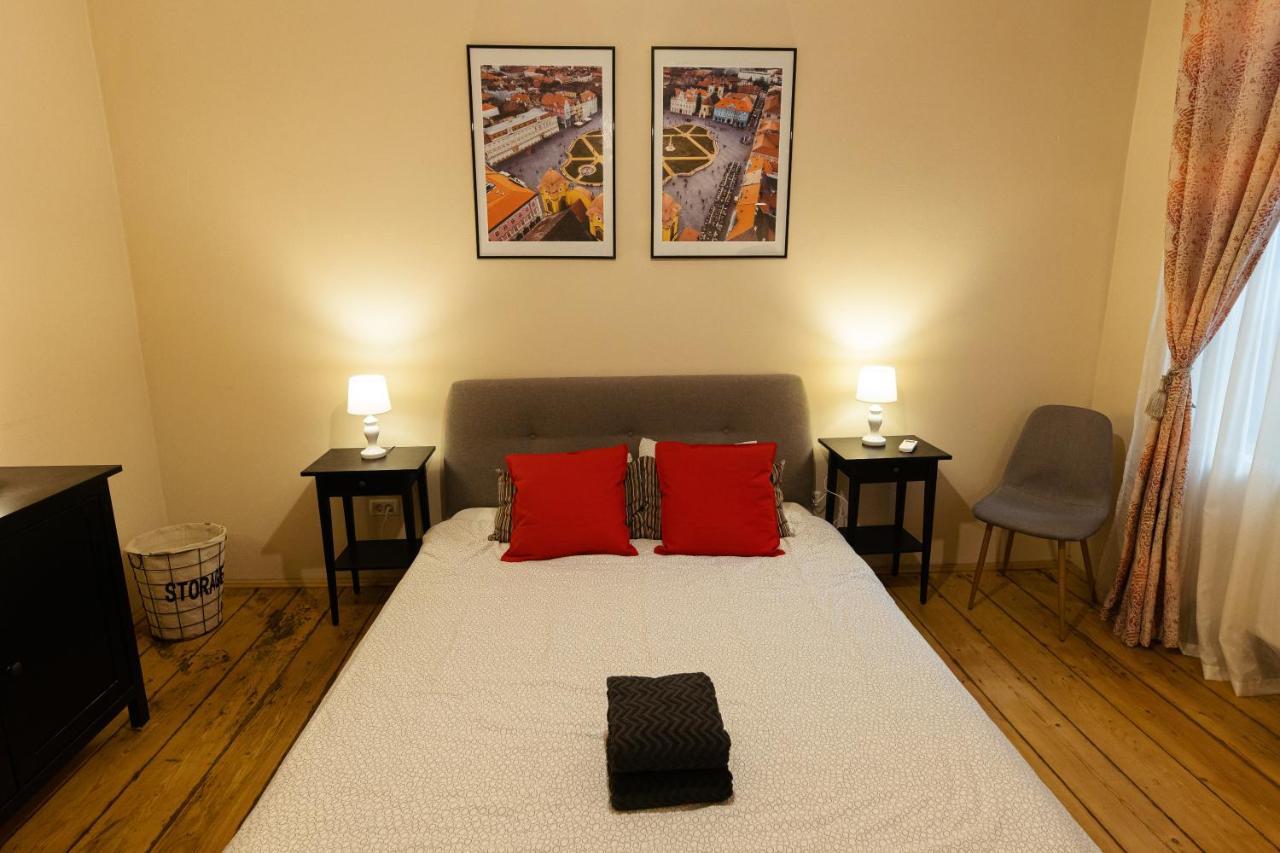 Chic Apartment In Historical City Center ทิมิชัวรา ภายนอก รูปภาพ
