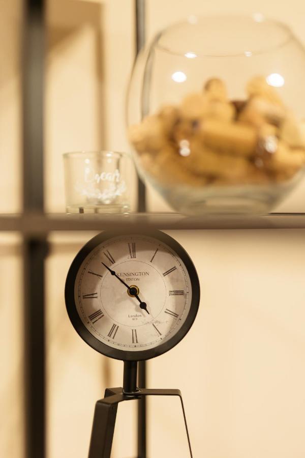 Chic Apartment In Historical City Center ทิมิชัวรา ภายนอก รูปภาพ