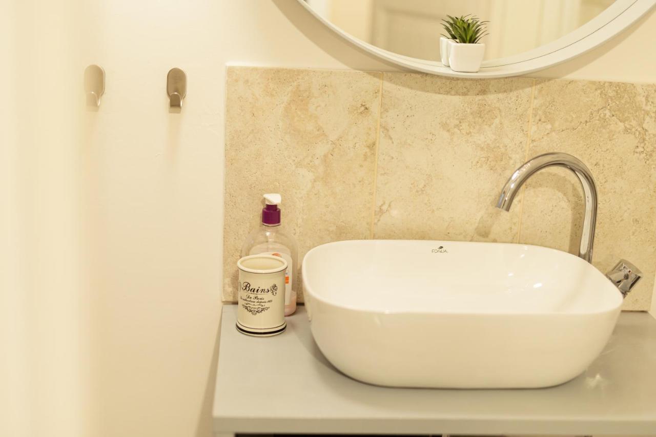 Chic Apartment In Historical City Center ทิมิชัวรา ภายนอก รูปภาพ