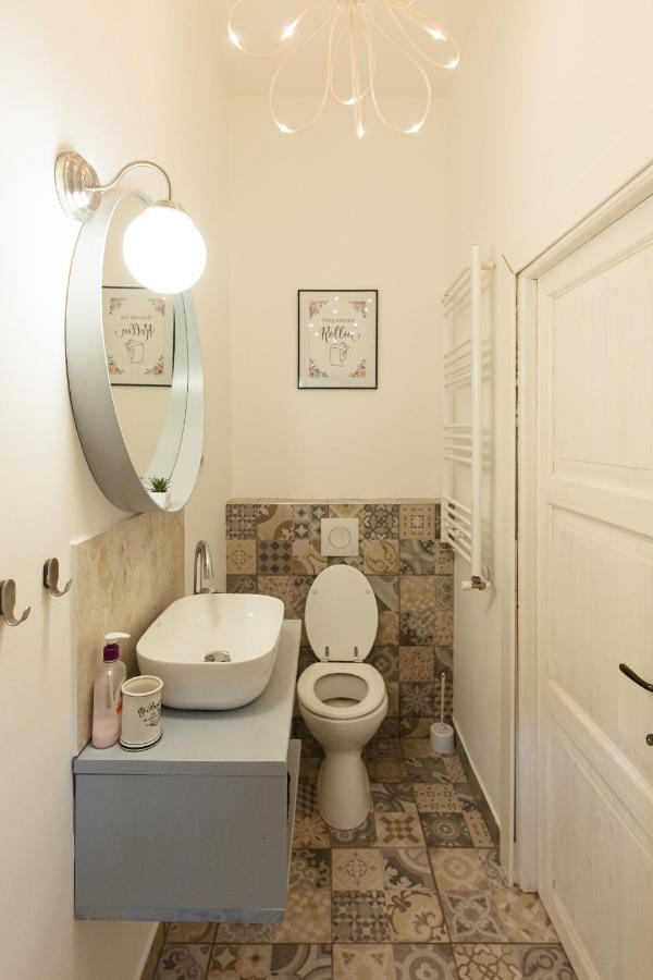 Chic Apartment In Historical City Center ทิมิชัวรา ภายนอก รูปภาพ