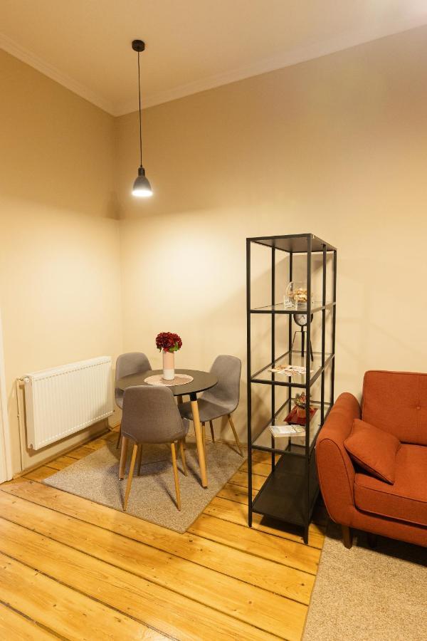 Chic Apartment In Historical City Center ทิมิชัวรา ภายนอก รูปภาพ