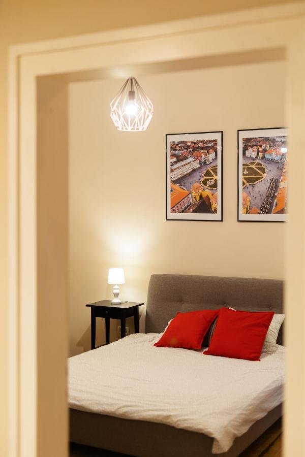 Chic Apartment In Historical City Center ทิมิชัวรา ภายนอก รูปภาพ