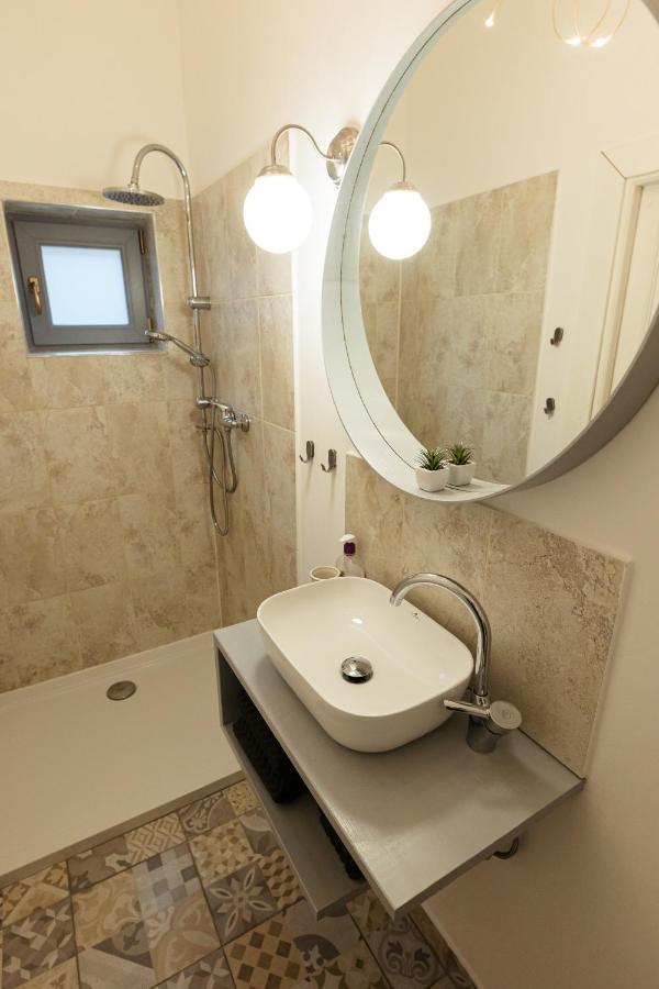 Chic Apartment In Historical City Center ทิมิชัวรา ภายนอก รูปภาพ