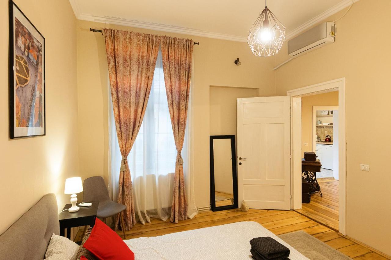 Chic Apartment In Historical City Center ทิมิชัวรา ภายนอก รูปภาพ