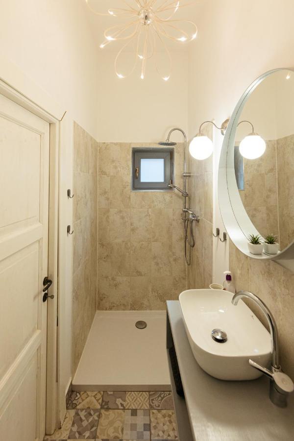 Chic Apartment In Historical City Center ทิมิชัวรา ภายนอก รูปภาพ