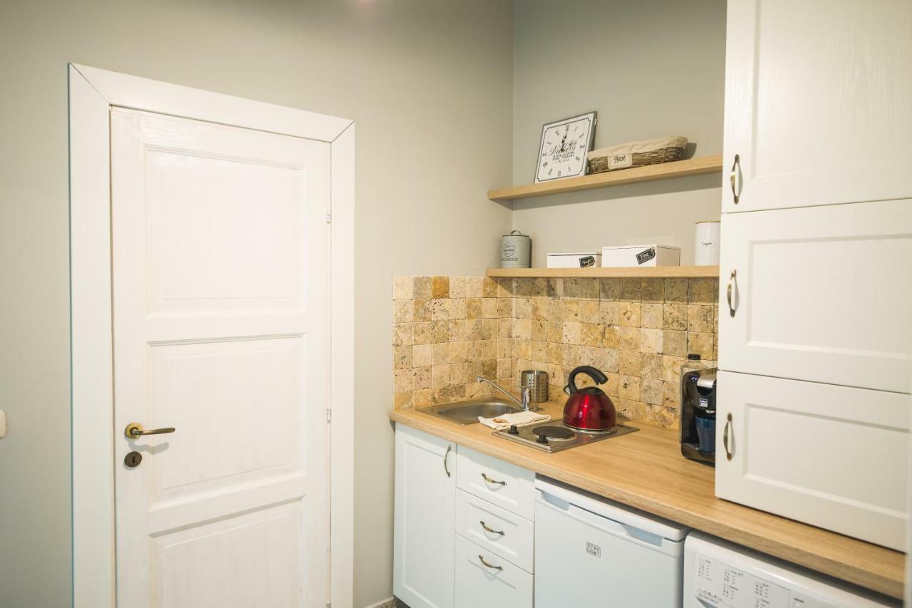 Chic Apartment In Historical City Center ทิมิชัวรา ภายนอก รูปภาพ