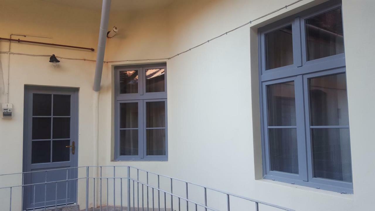 Chic Apartment In Historical City Center ทิมิชัวรา ภายนอก รูปภาพ